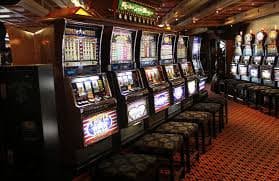Live dealer tournament table setup at royal99bet with multiple participants
